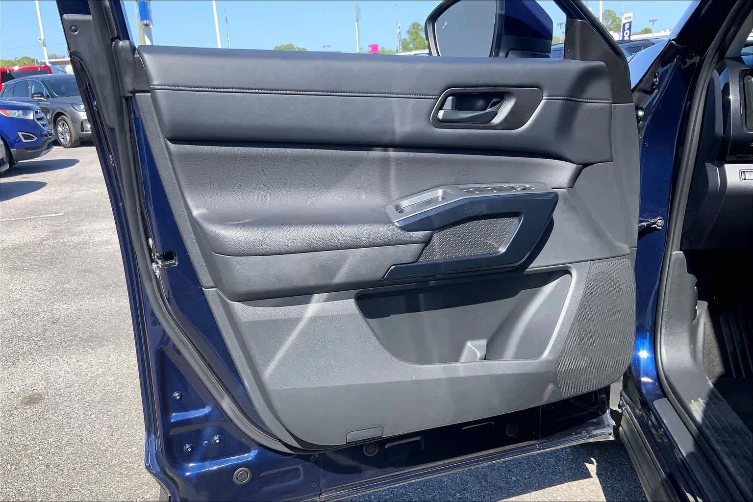 Used 2025 Nissan Pathfinder SV AWD/4WD image 20