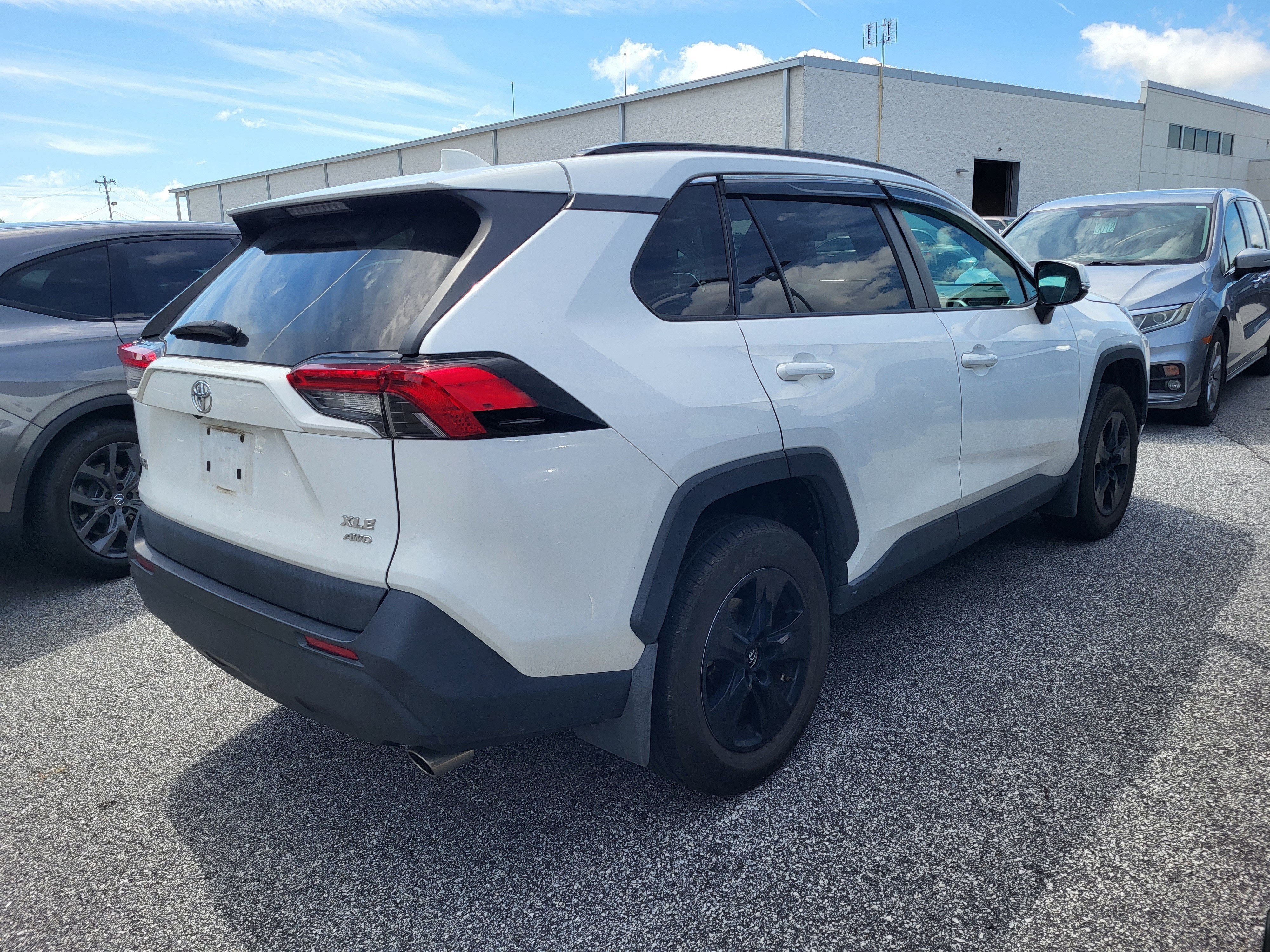 Used 2019 Toyota RAV4 XLE w/ Convenience Package AWD/4WD image 4