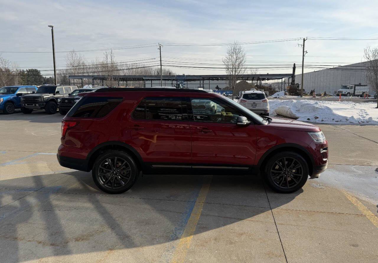 Used 2018 Ford Explorer XLT w/ Equipment Group 202A image 4