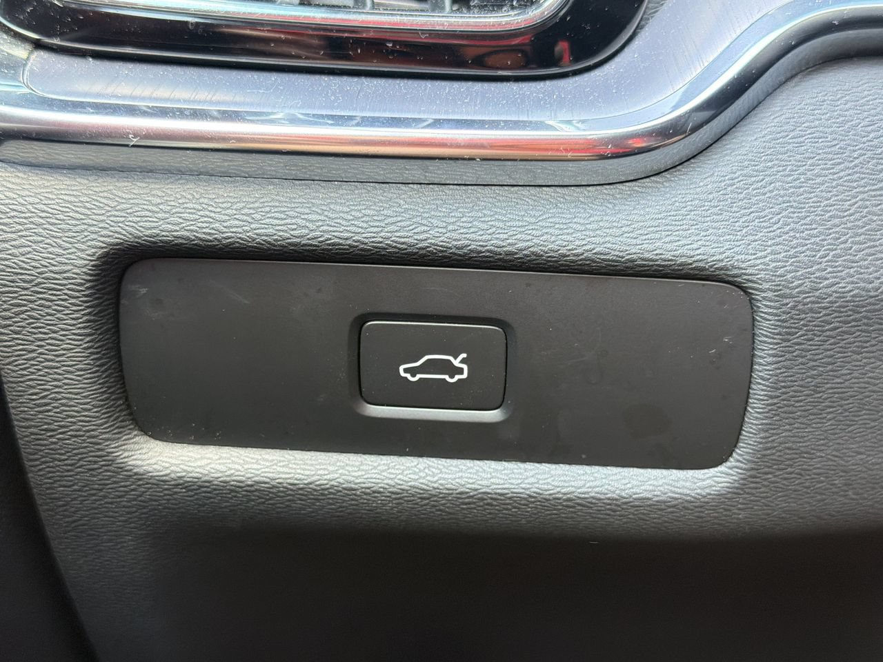 Used 2024 Volvo S60 B5 Core FWD image 10