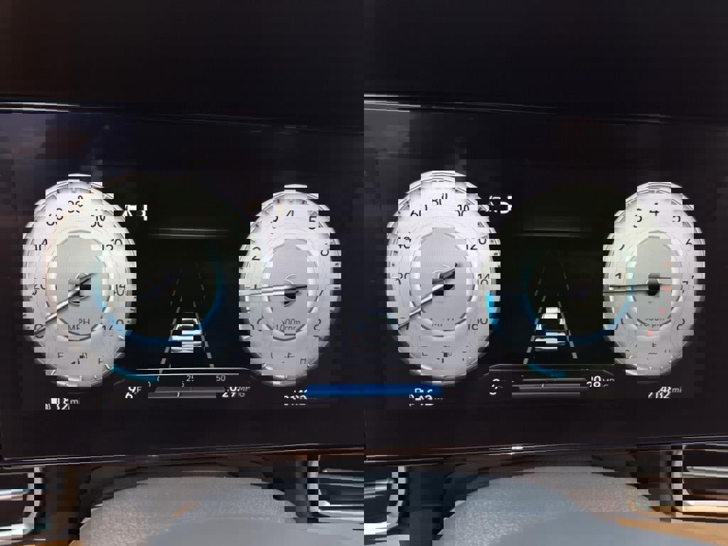 Used 2023 Hyundai Elantra SEL w/ Convenience Package image 17