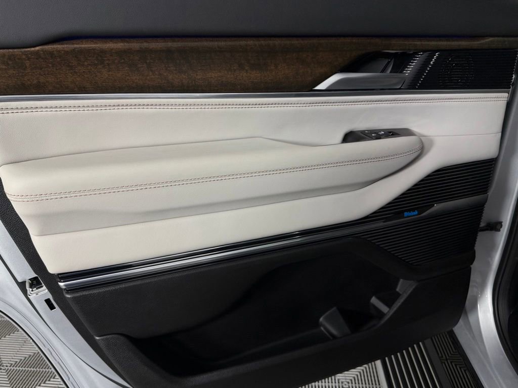 Certified 2025 Jeep Grand Wagoneer 4WD image 31