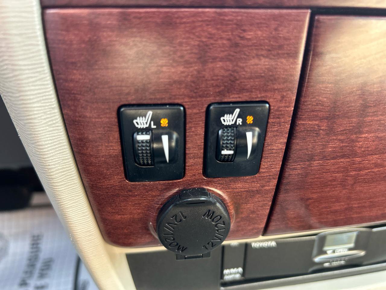 Used 2014 Toyota Sienna XLE w/ Entertainment Package FWD image 26