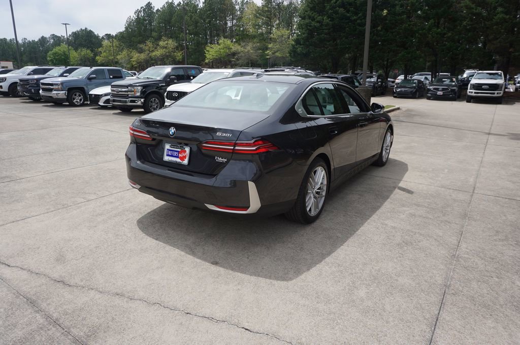 Used 2025 BMW 530i xDrive w/ Premium Package image 20