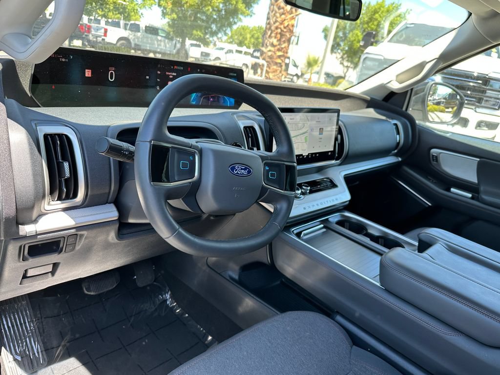 Used 2025 Ford Expedition Active RWD image 25