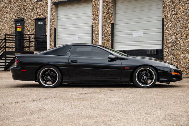 Used 2002 Chevrolet Camaro Z28 w/ SS Performance/Appearance Pkg RWD image 10