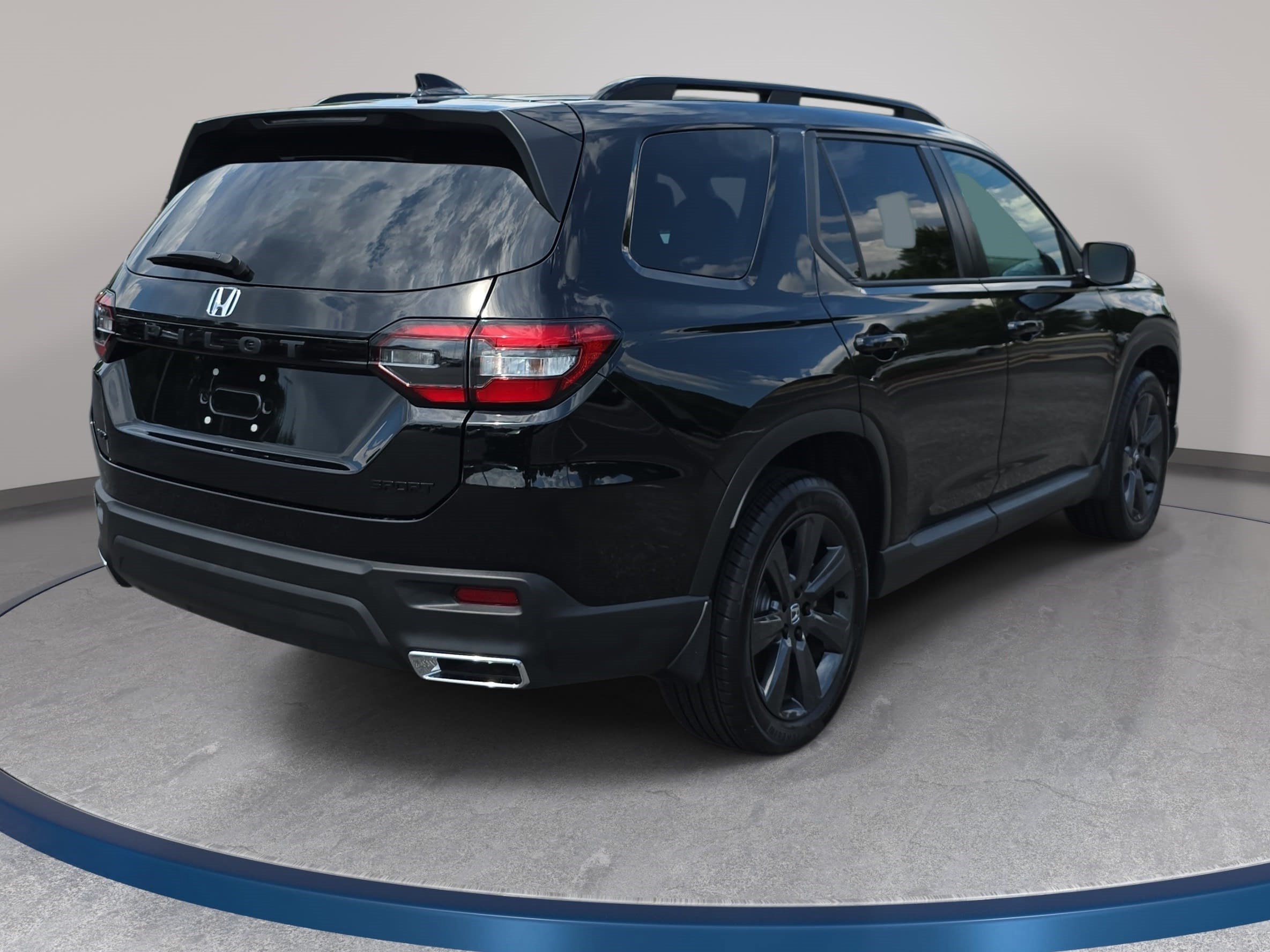 Used 2025 Honda Pilot Sport image 5