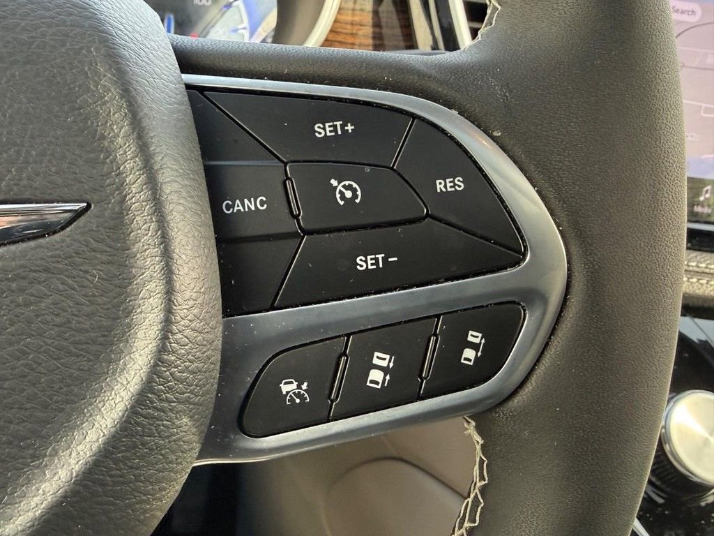 Used 2024 Chrysler Pacifica Limited w/ Uconnect Theater Family Group image 21