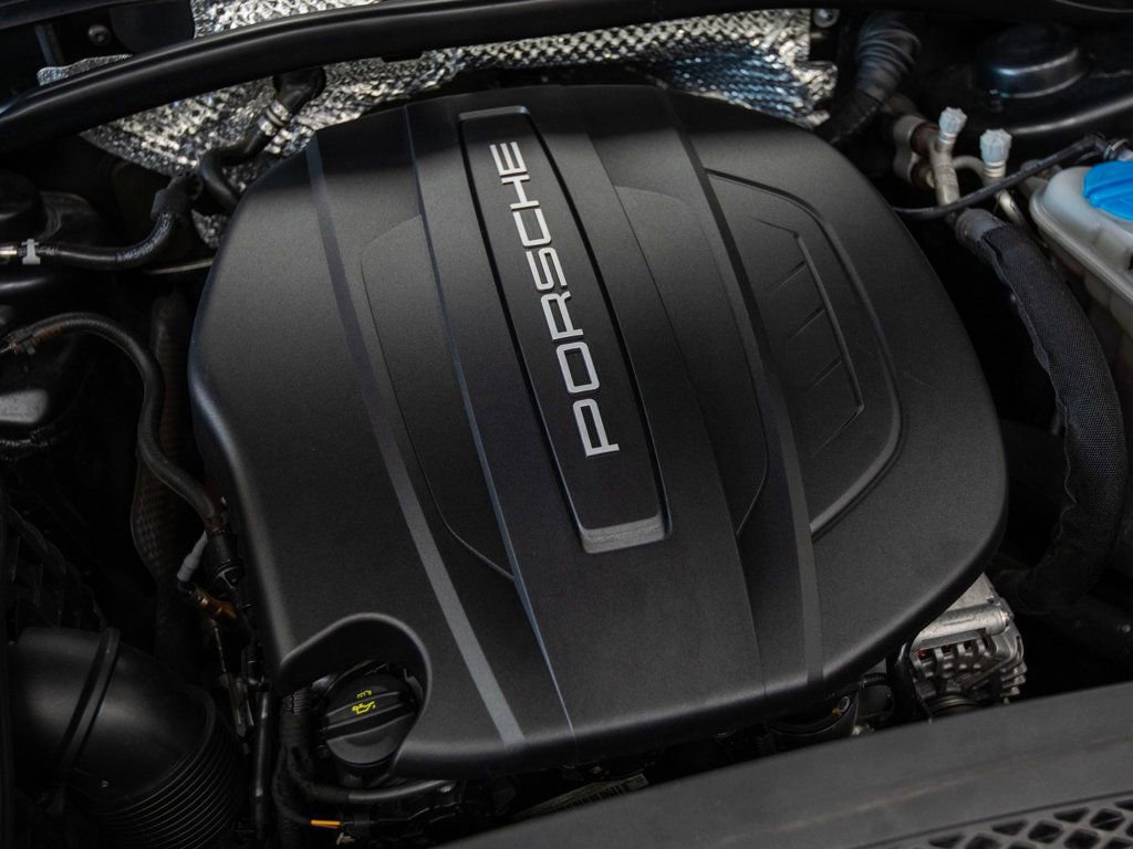 Used 2018 Porsche Macan AWD/4WD image 6
