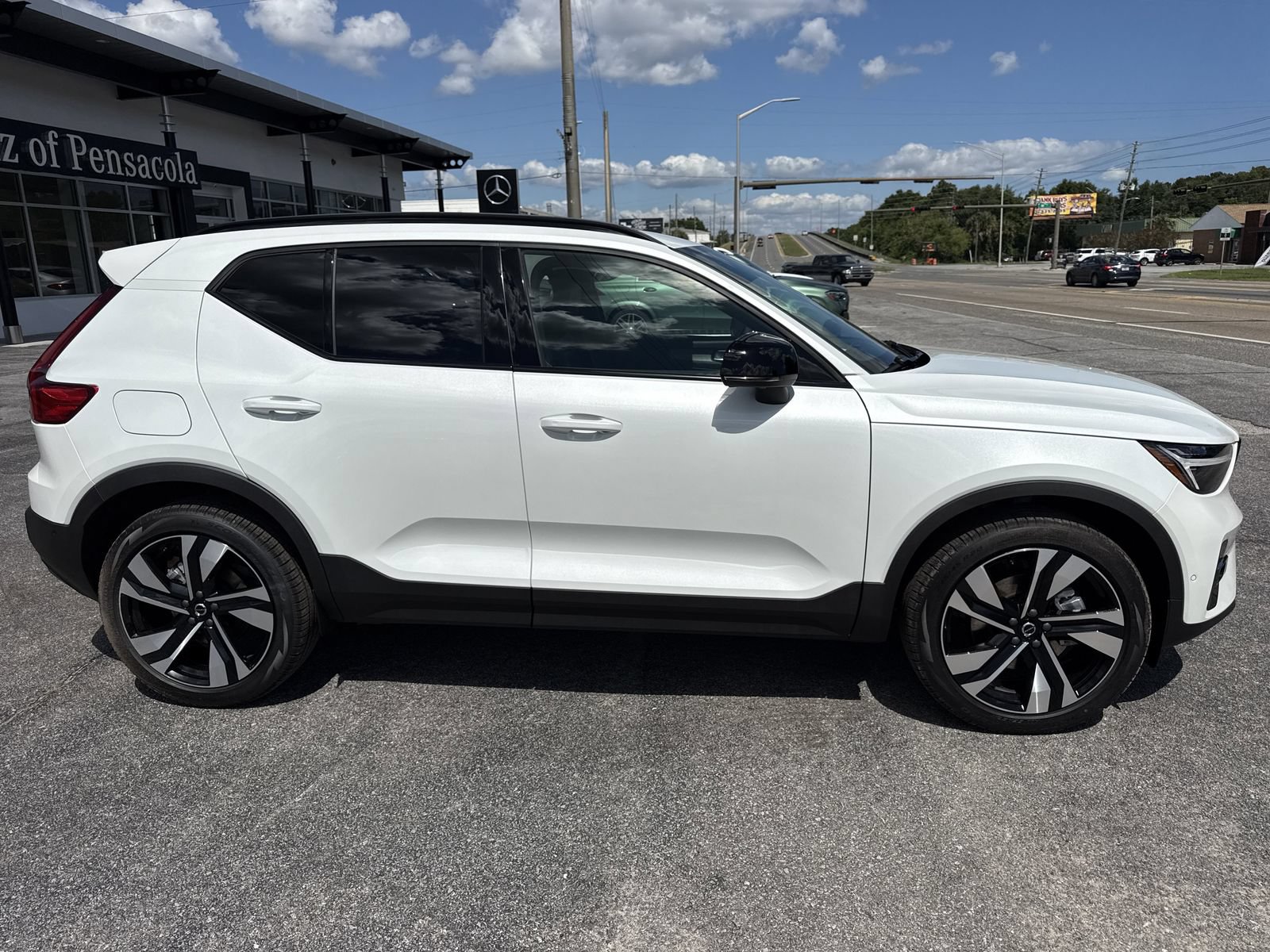New 2026 Volvo XC40 B5 Ultra w/ Protection Package Premier AWD/4WD image 6
