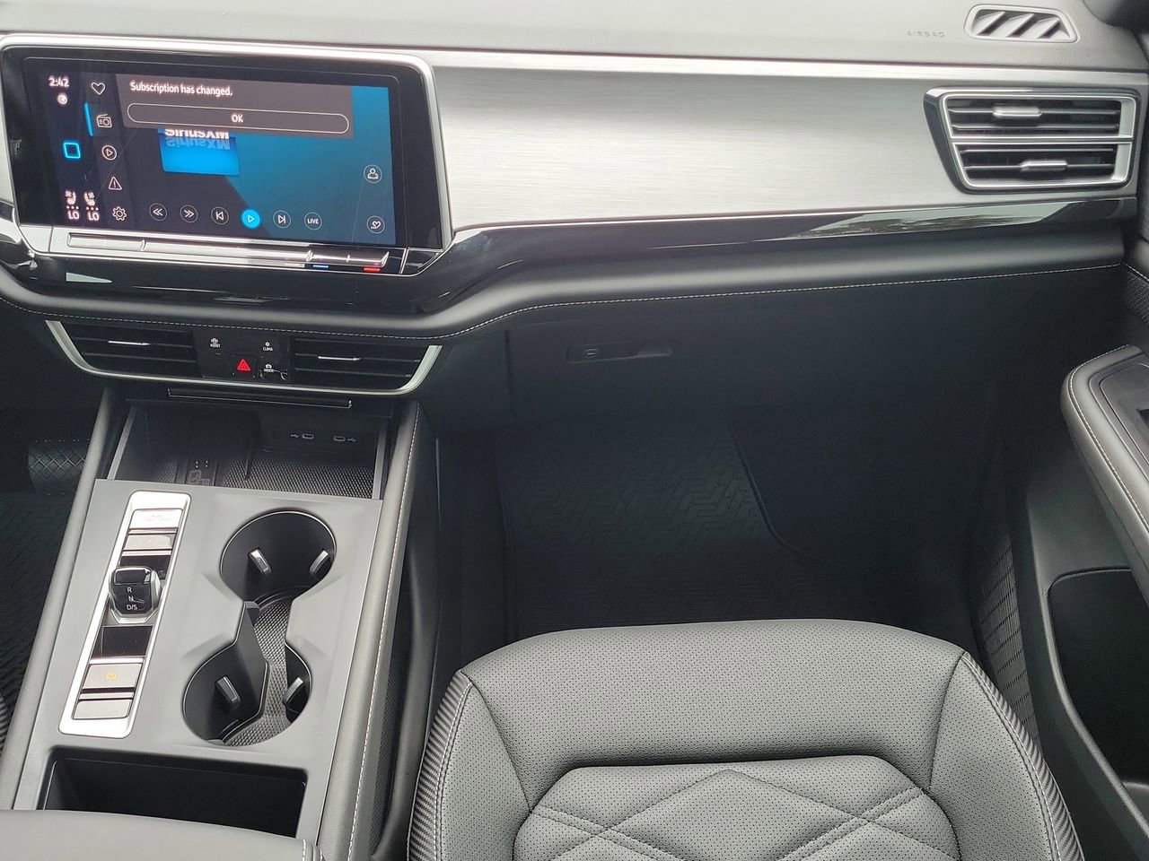 Used 2025 Volkswagen Atlas Cross Sport SE image 16