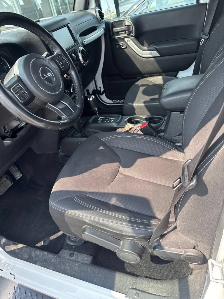 Used 2017 Jeep Wrangler Unlimited Sahara w/ Connectivity Group AWD/4WD image 7