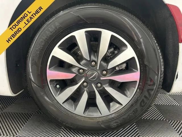 Used 2023 Chrysler Pacifica Touring-L image 19