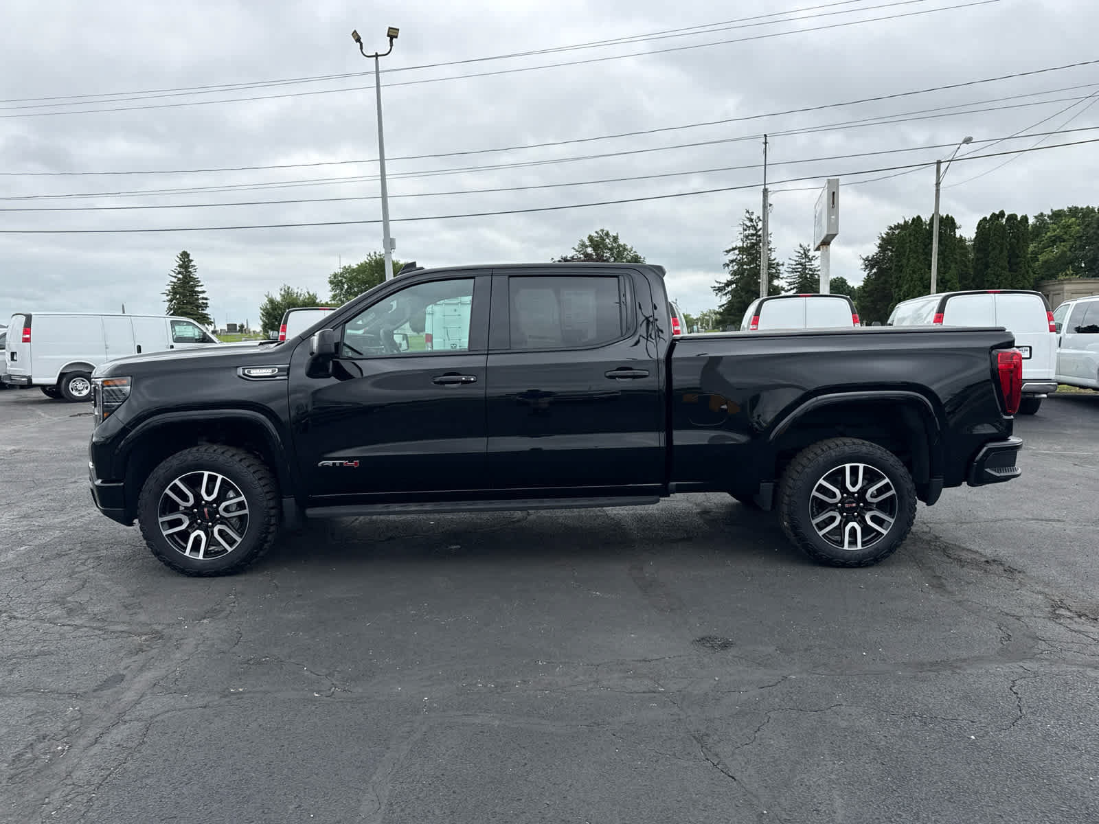 Certified 2024 GMC Sierra 1500 AT4 w/ Technology Package AWD/4WD image 2