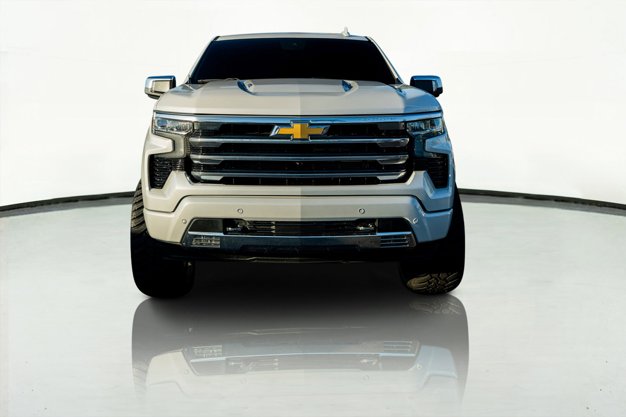 Used 2023 Chevrolet Silverado 1500 High Country w/ Technology Package image 11