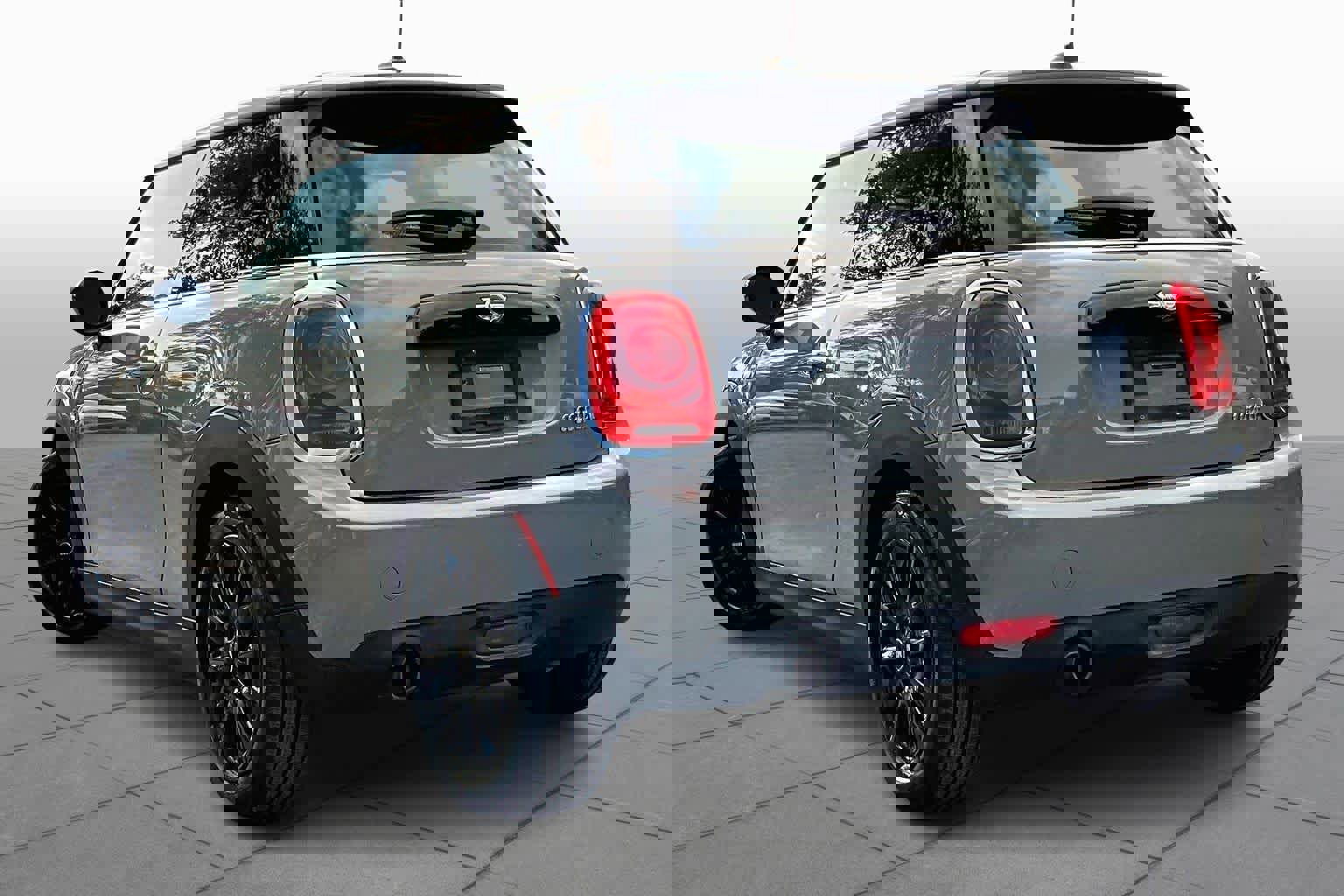 Used 2016 MINI Cooper 2-Door Hardtop image 11