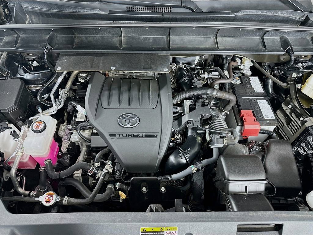Used 2024 Toyota Highlander LE image 31