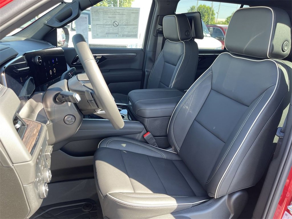 New 2025 Chevrolet Suburban Premier image 11