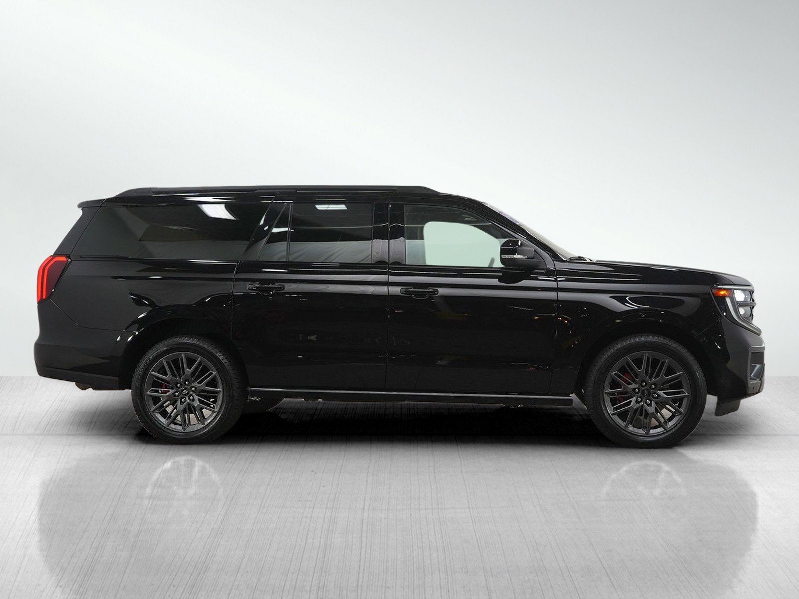 Used 2025 Ford Expedition Max Platinum w/ Stealth Performance Package AWD/4WD image 6