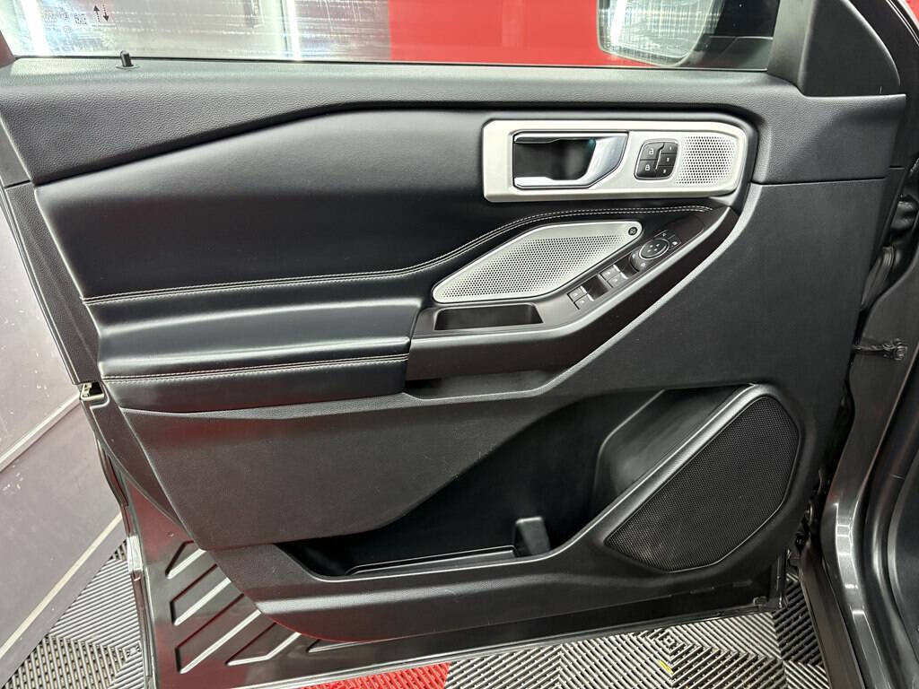 Used 2020 Ford Explorer ST w/ ST Street Pack image 7