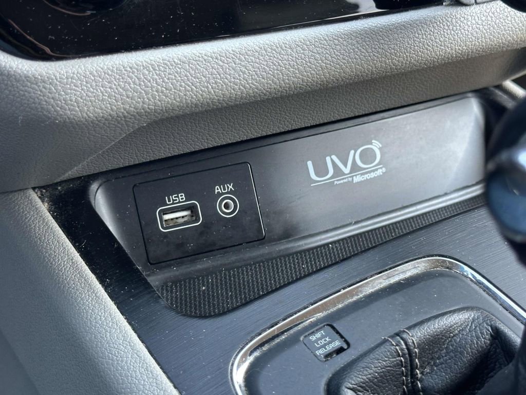 Used 2017 Kia Sedona LX w/ LX Essentials Premium Package image 27