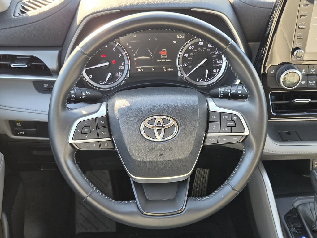 Used 2022 Toyota Highlander XLE FWD image 15