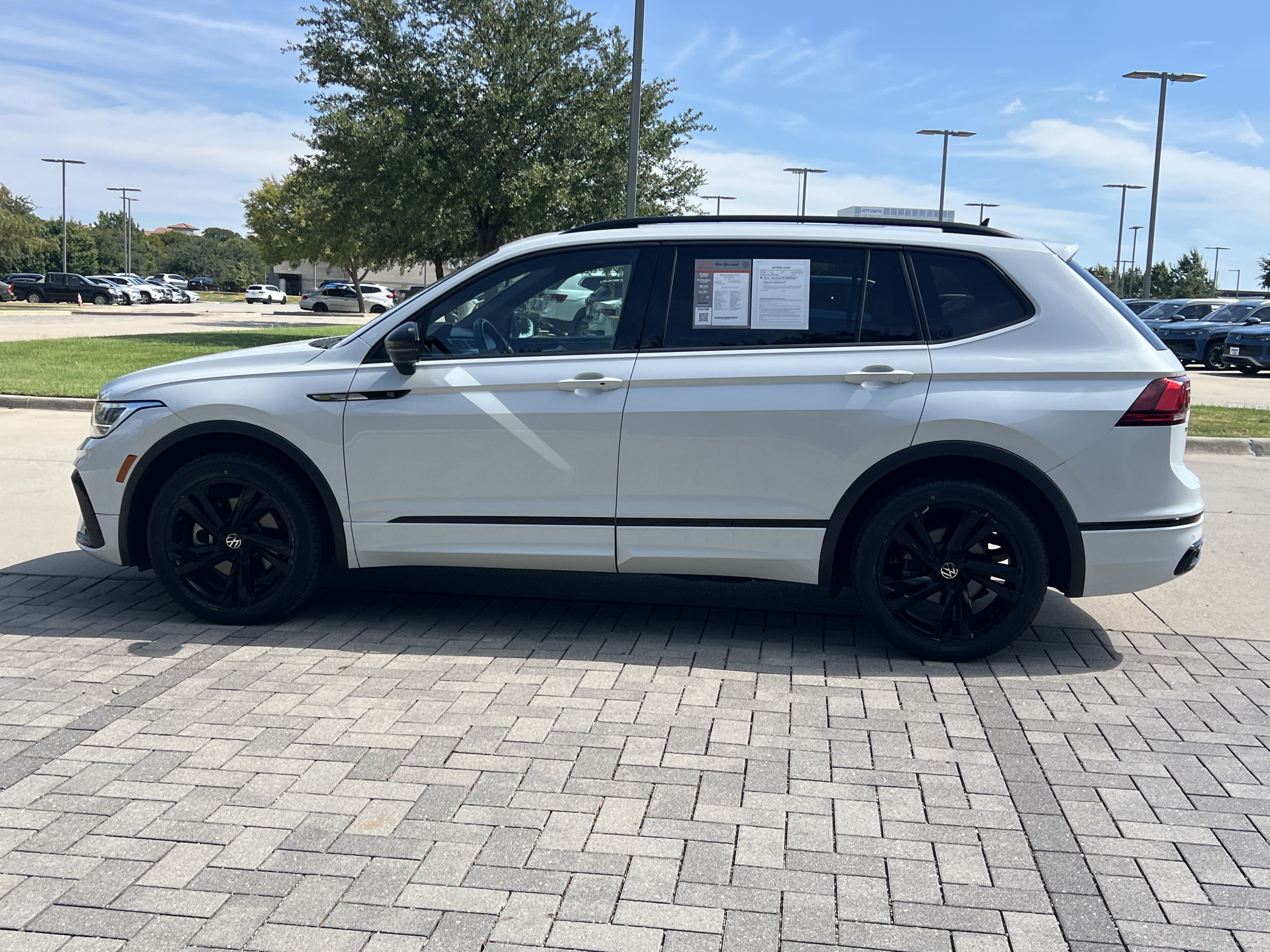 Certified 2023 Volkswagen Tiguan SE R-Line FWD image 6