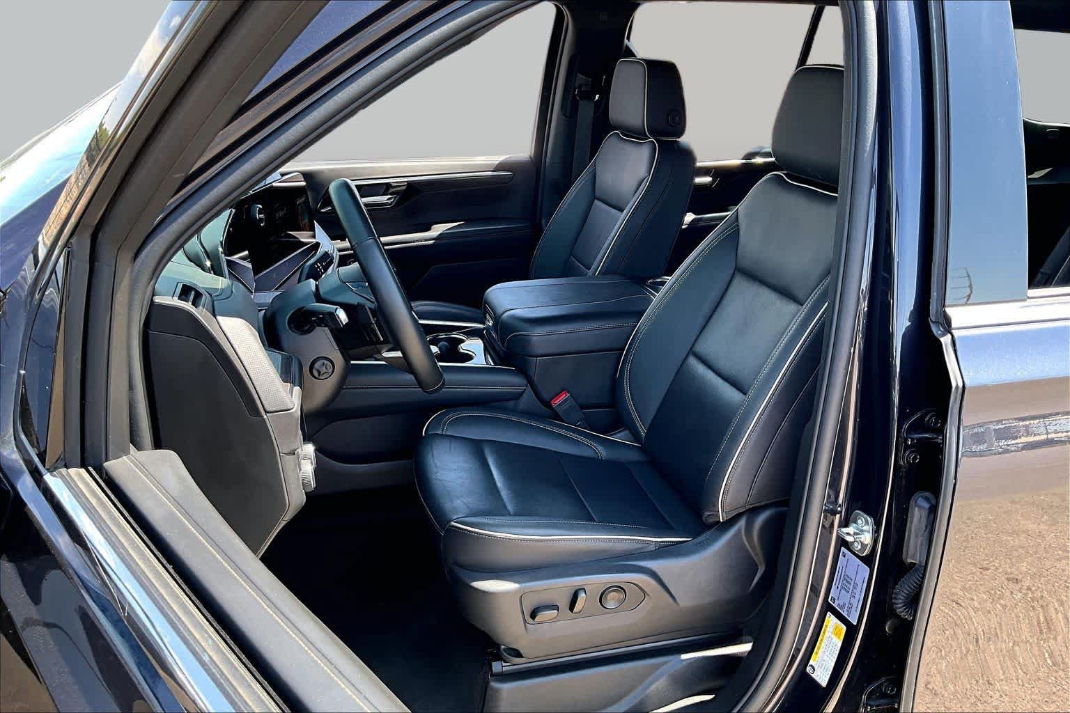 Used 2025 Chevrolet Tahoe Premier AWD/4WD image 7