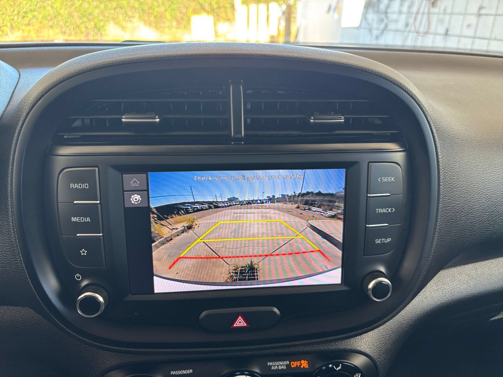 Used 2025 Kia Soul LX w/ LX Technology Package FWD image 21