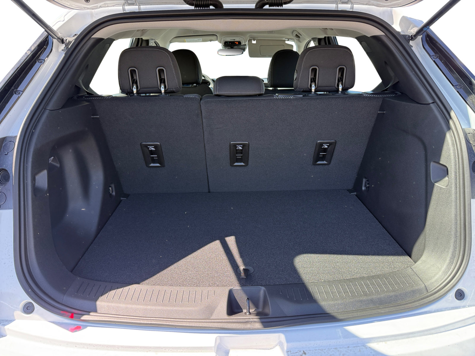 New 2027 Chevrolet Bolt LT w/ Comfort Package FWD image 17