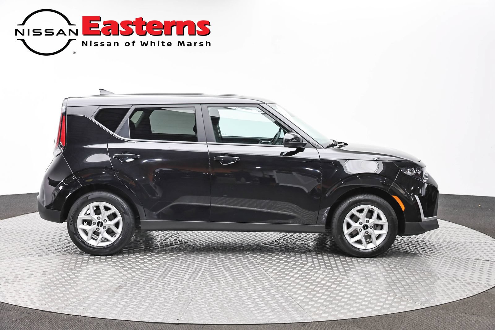 Used 2025 Kia Soul LX w/ LX Technology Package FWD image 4