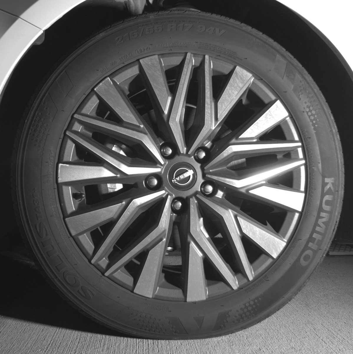 Used 2025 Nissan Altima 2.5 SV FWD image 12