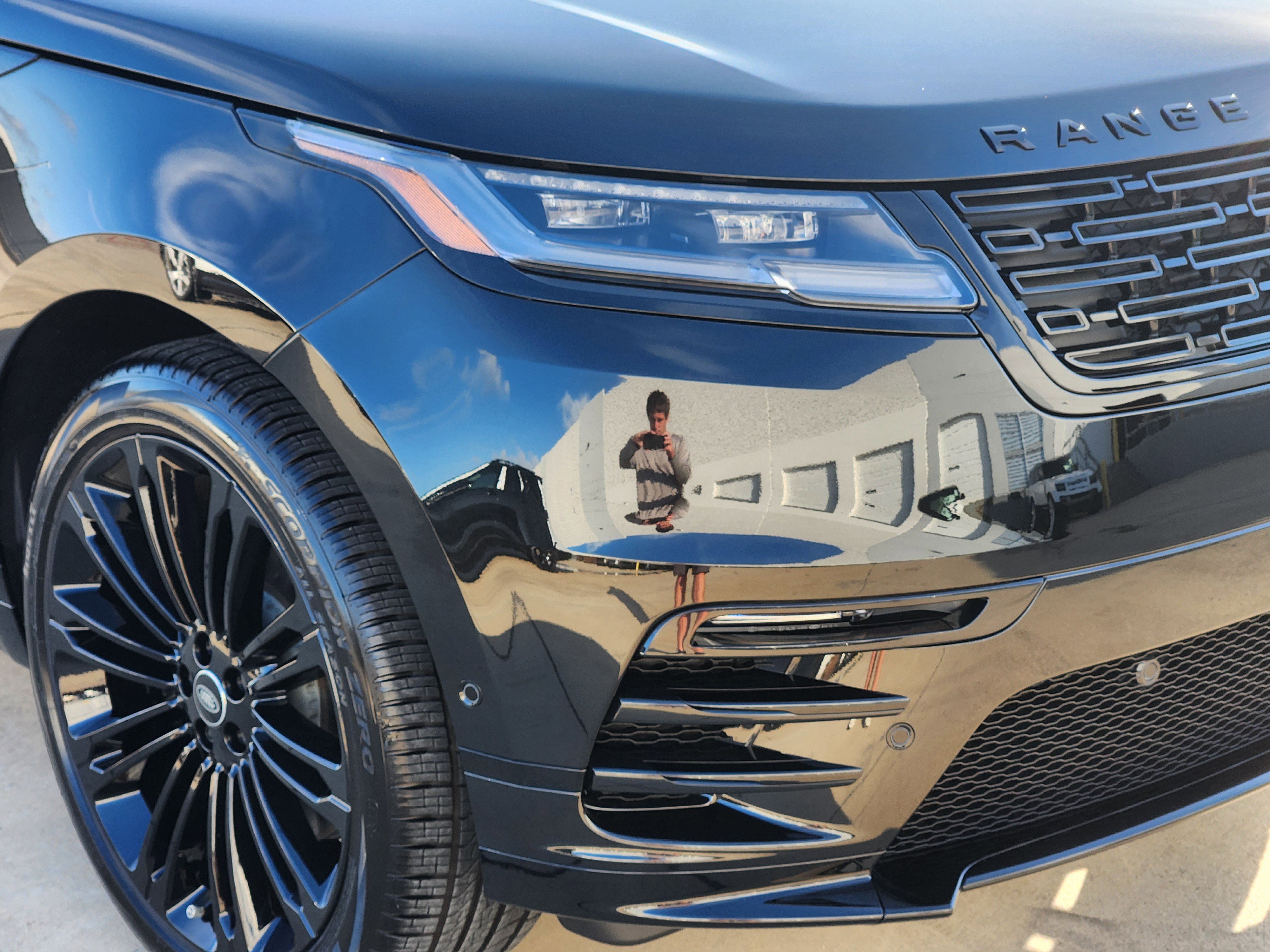 New 2026 Land Rover Range Rover Velar Dynamic SE image 8