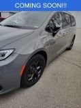 Used 2024 Chrysler Pacifica Premium image 2