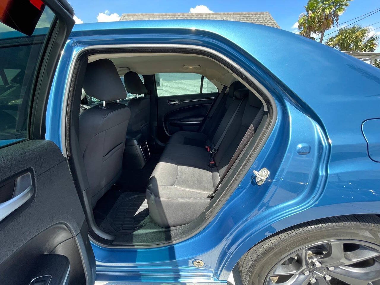Used 2023 Chrysler 300 Touring w/ Sport Appearance Package RWD image 10