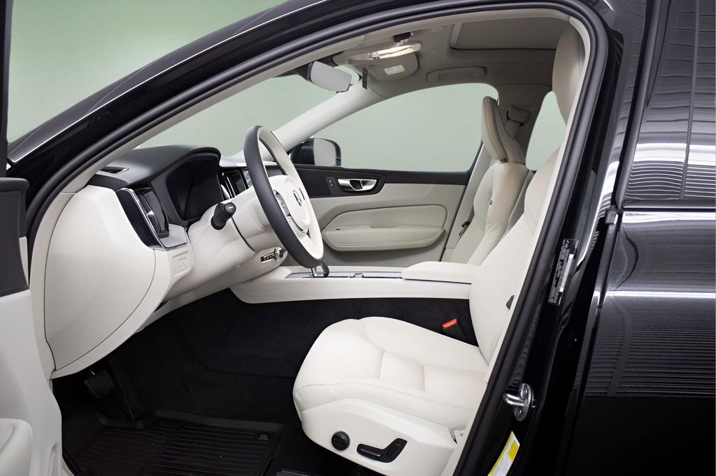 Certified 2025 Volvo XC60 T8 Plus w/ Protection Package Premier image 17