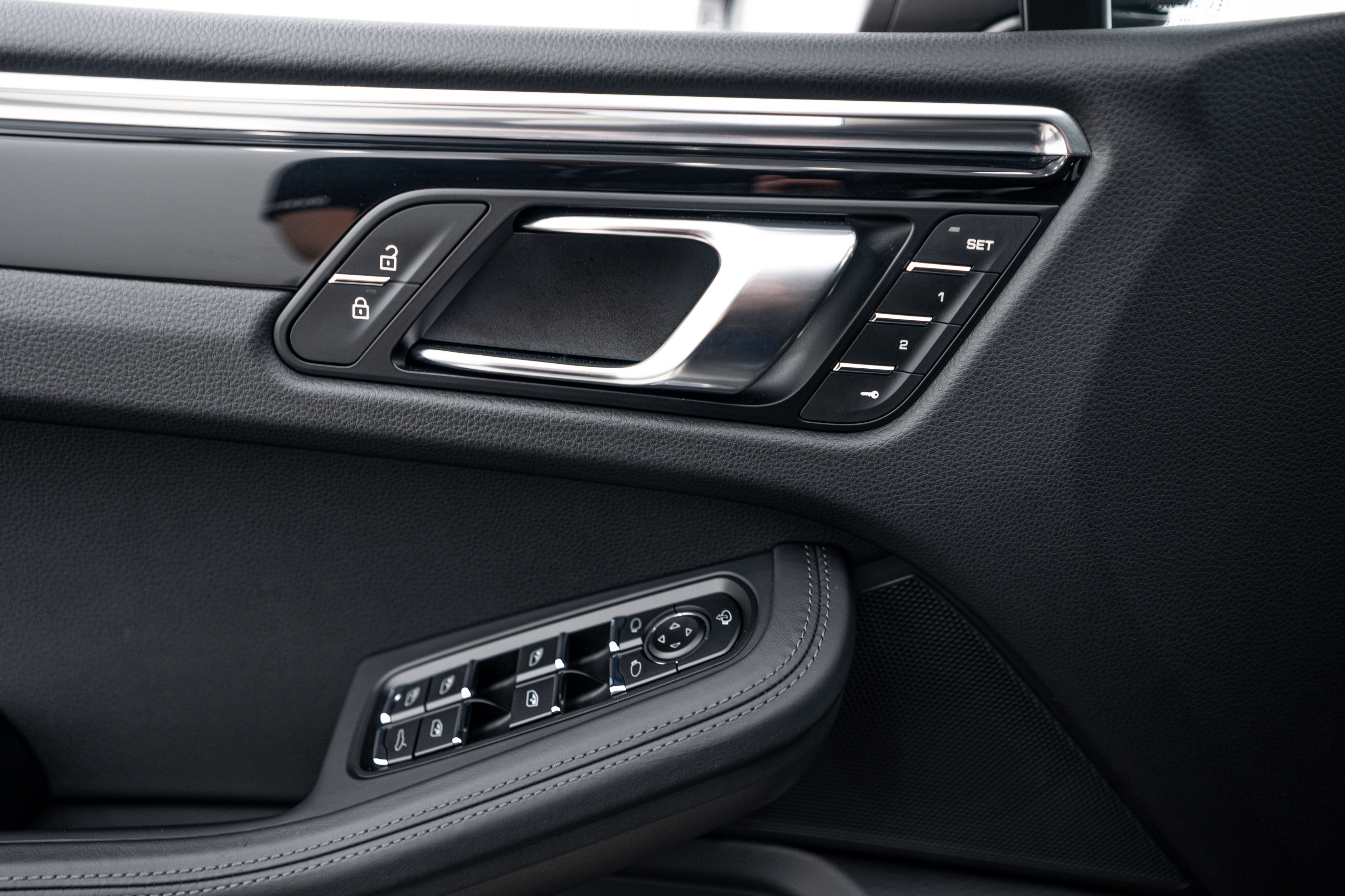 Certified 2026 Porsche Macan Turbo AWD/4WD image 20