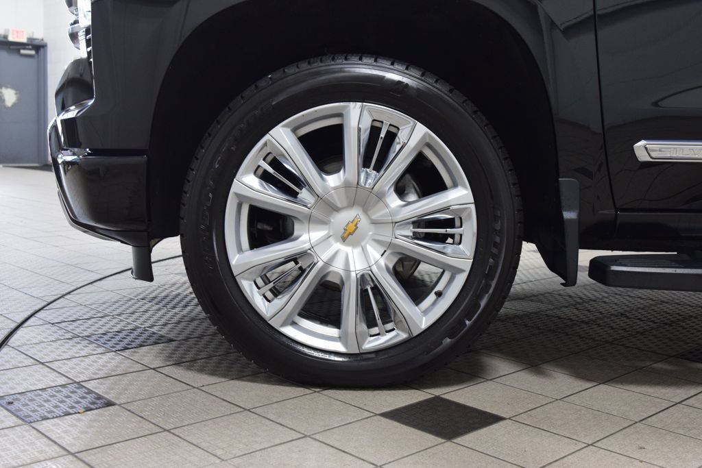 Used 2023 Chevrolet Silverado 1500 High Country w/ High Country Premium Package AWD/4WD image 29