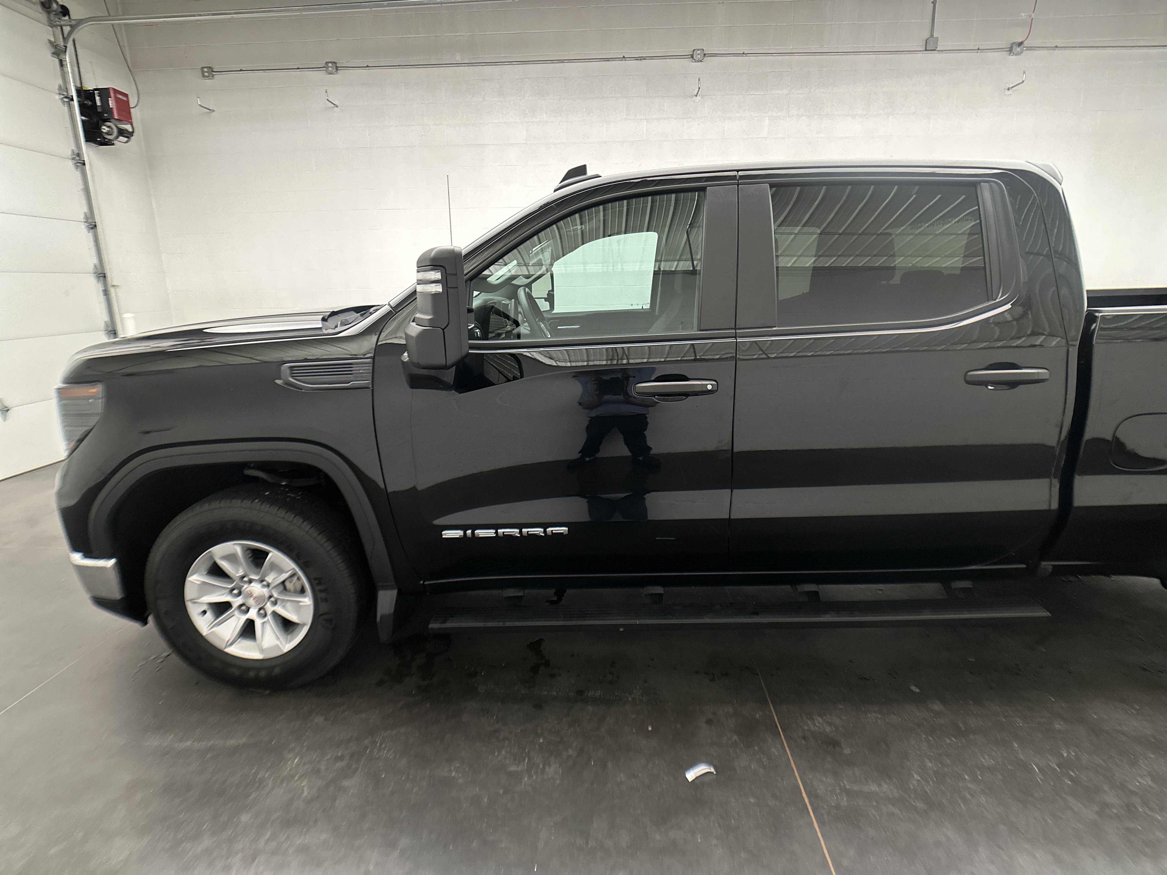 Used 2024 GMC Sierra 1500 Pro w/ Pro Value Package AWD/4WD image 5
