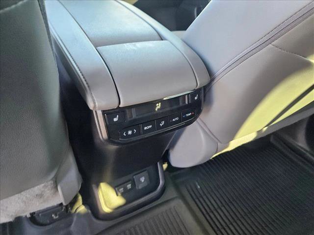 Used 2020 Toyota Highlander Platinum FWD image 18