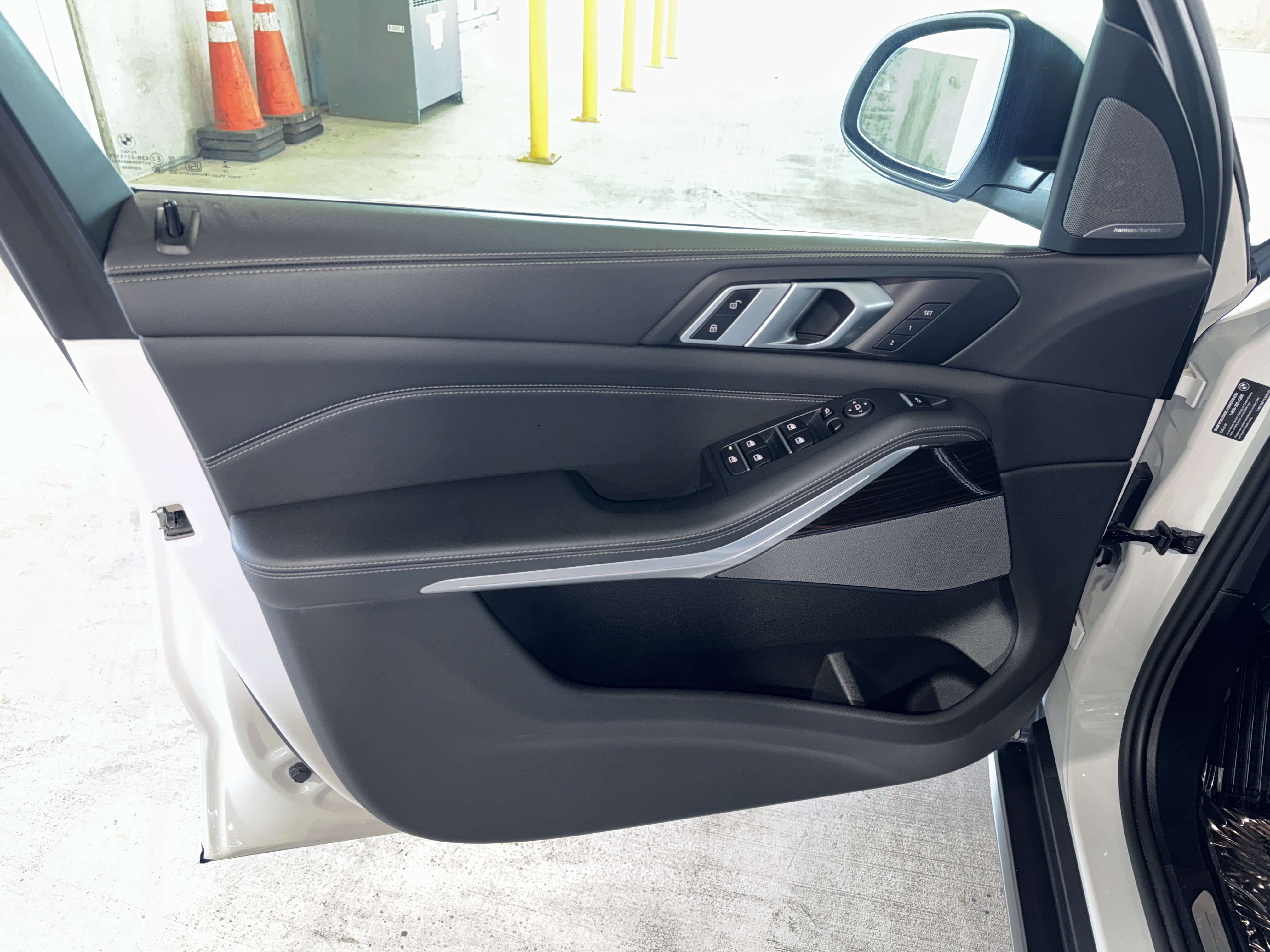 Used 2025 BMW X5 sDrive40i w/ Premium Package image 17