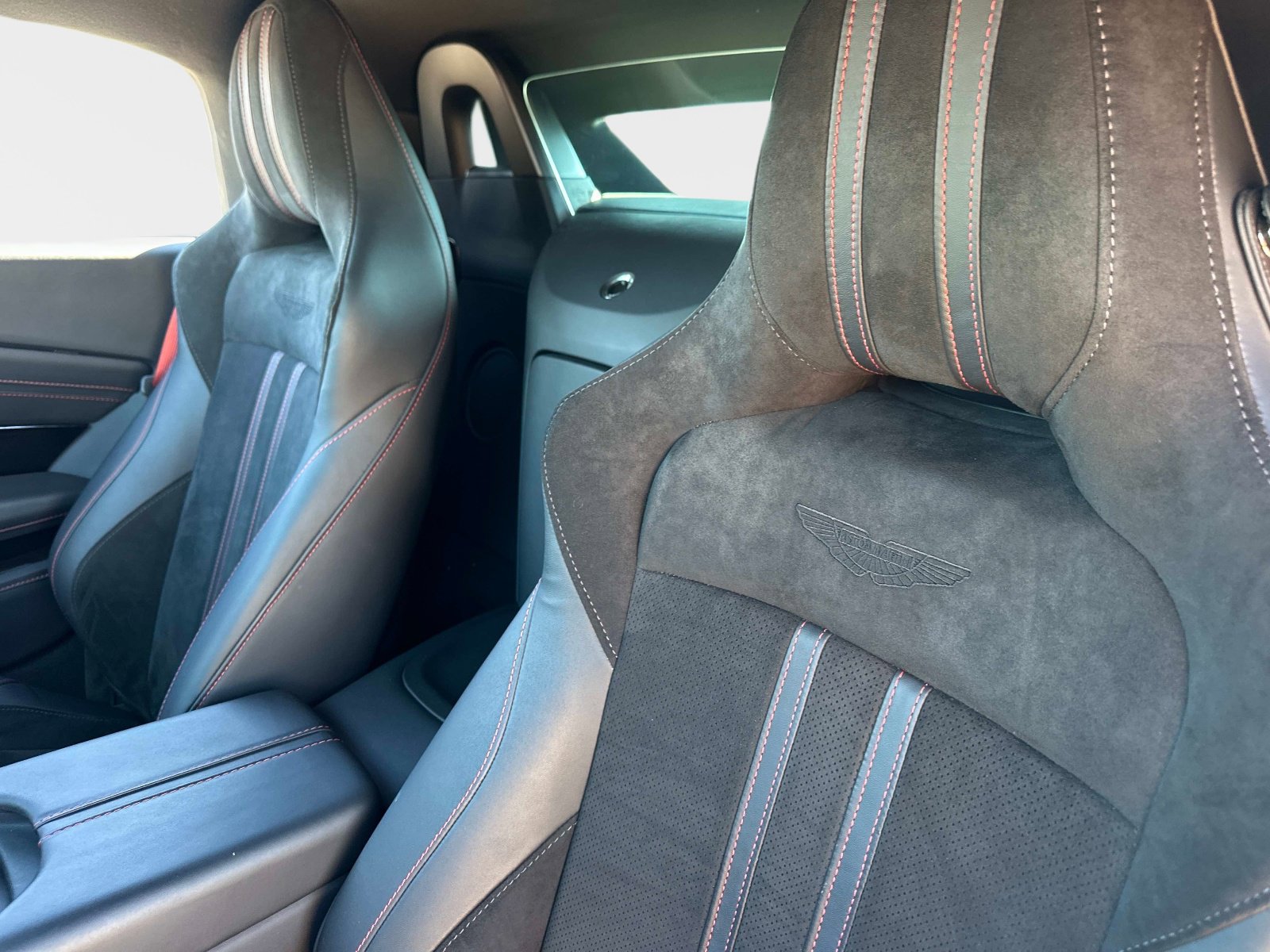 Used 2023 Aston Martin V8 Vantage Roadster image 15