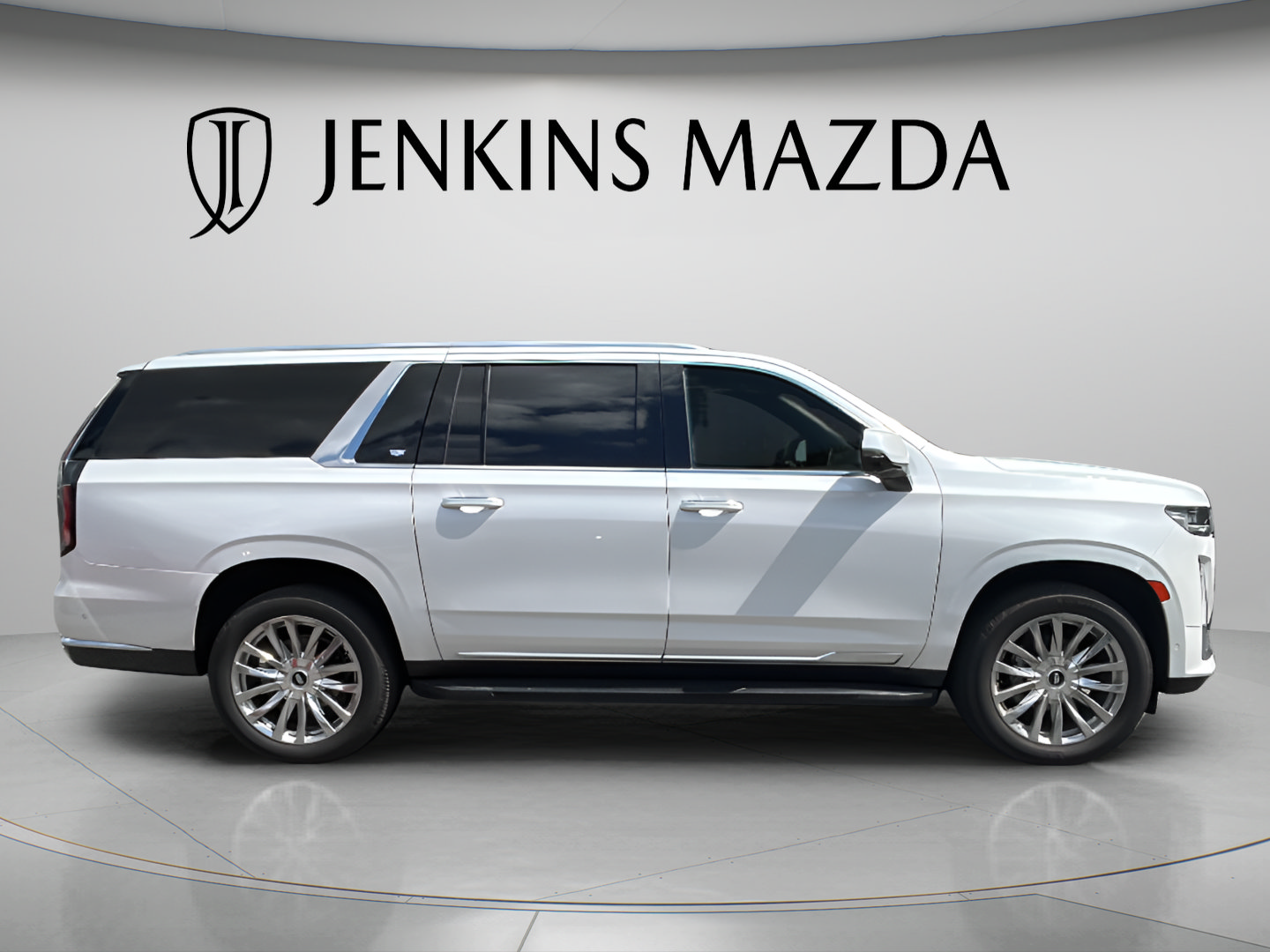 Used 2022 Cadillac Escalade ESV Premium Luxury RWD image 3