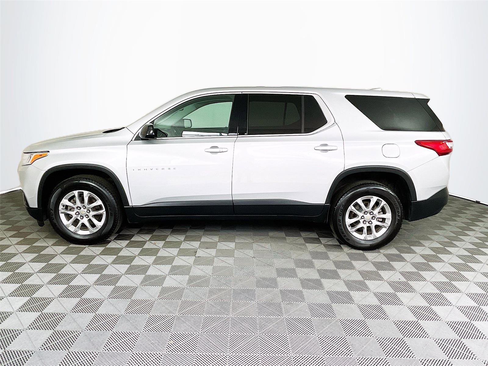 Used 2020 Chevrolet Traverse LS image 4