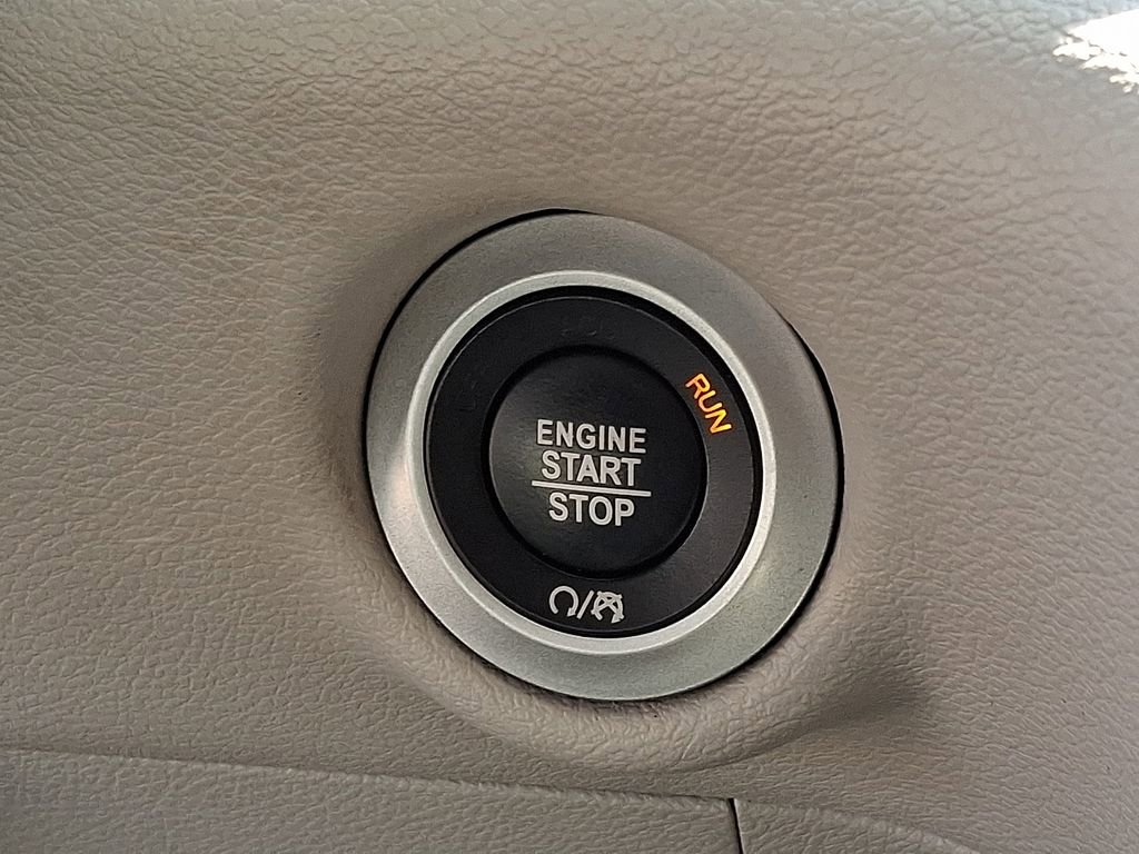 Used 2017 Chrysler Pacifica Touring-L FWD image 23