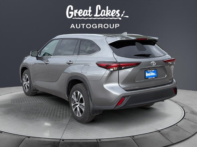Used 2026 Toyota Highlander XLE AWD/4WD image 3