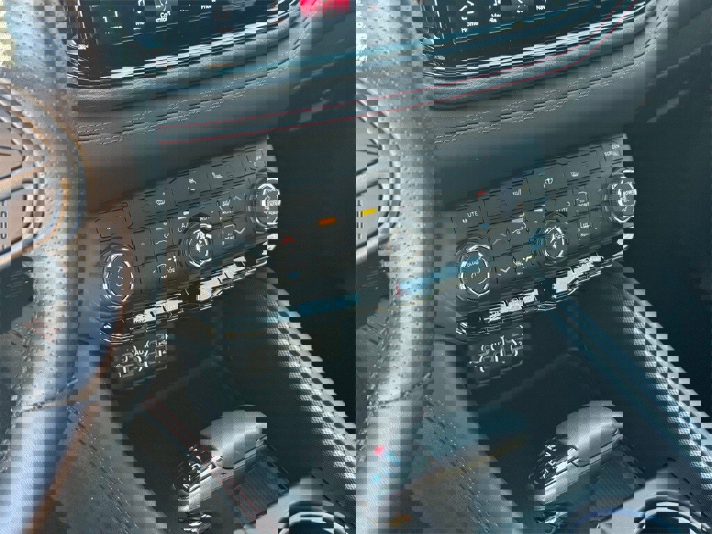 Used 2025 Dodge Durango GT image 16