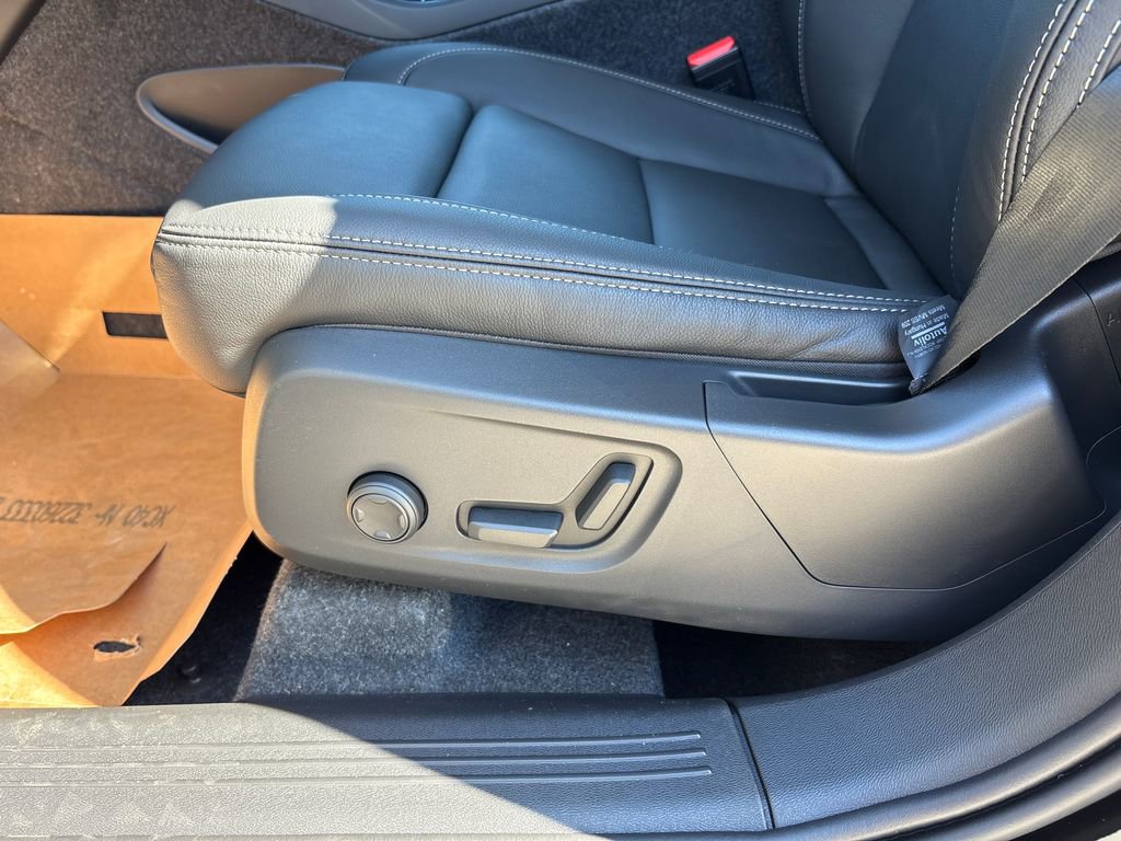 New 2026 Volvo XC40 B5 Ultra AWD/4WD image 8