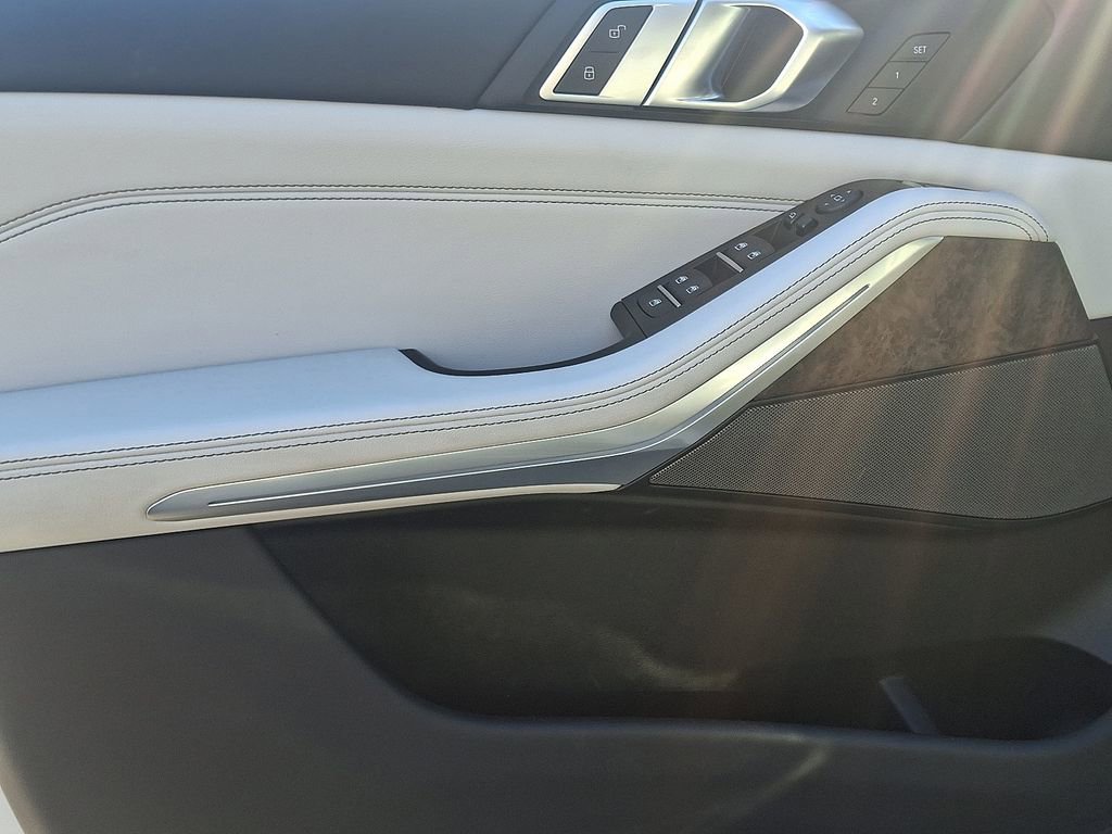 Used 2024 BMW X5 sDrive40i w/ Premium Package image 13