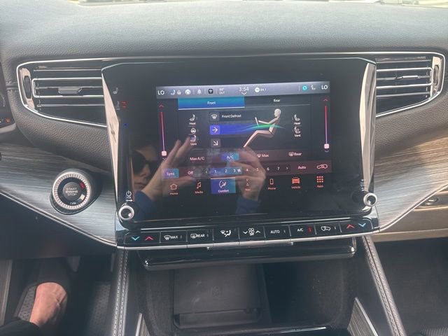 Used 2023 Jeep Wagoneer L Series II w/ HD Trailer Tow Package image 8